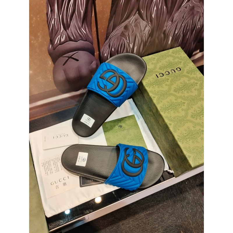 G*u*i slippers